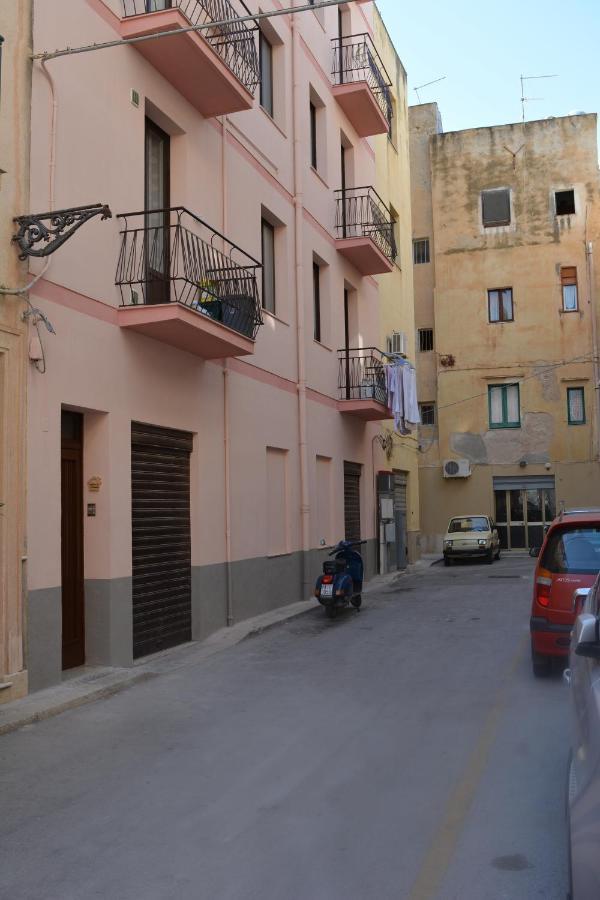 Al Civico 1 Apartments Trapani Eksteriør bilde