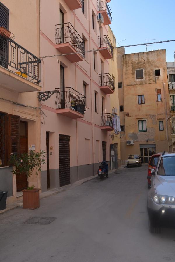 Al Civico 1 Apartments Trapani Eksteriør bilde